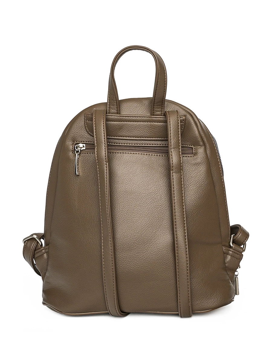 Рюкзак коричневого цвета с декоративным брелоком